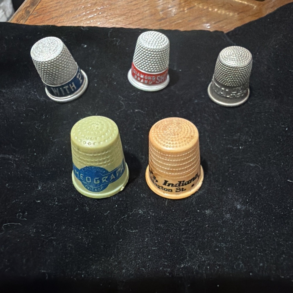Lot Of 5 Vtg Advertising‎ Thimbles Plastic Alumni